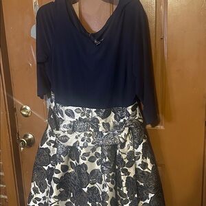 Jessica Howard Black and Cream Floral A-Line Skirt